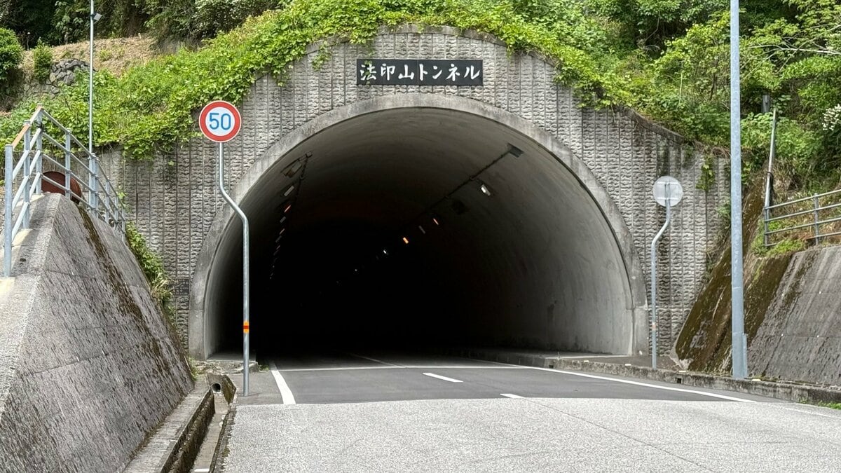 自転車がトンネルで大型トラックに追突され72歳の男性が死亡　トラックの運転手を現行犯逮捕【高知・須崎市】