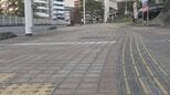 「車が人を引きずっている」　駐車場前の歩道で横たわる男性が車にひかれ重傷 上半身が車の下敷きに　那覇市|TBS NEWS DIG
