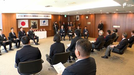 レスリング世界選手権初優勝・高橋海大選手ら7人表彰＝静岡新聞社