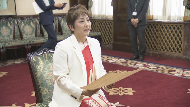 「県民王国しっかり築いていく…」初当選の国民民主、庭田氏に当選証書　富山選挙区初の女性国会議員、証書を手に決意語る|TBS NEWS DIG