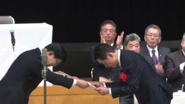自民党愛媛県連 中村時広知事に5期目への出馬を要請 知事は態度を明らかにせず「政策をひねり出せるか自分に問いかけないと・・・」|TBS NEWS DIG