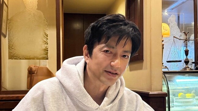 【 大沢たかお 】書類&ケーキで打ち合わせ「目合っちゃった」「カフェデート妄想で年末年始、乗り越えられます」|TBS NEWS DIG
