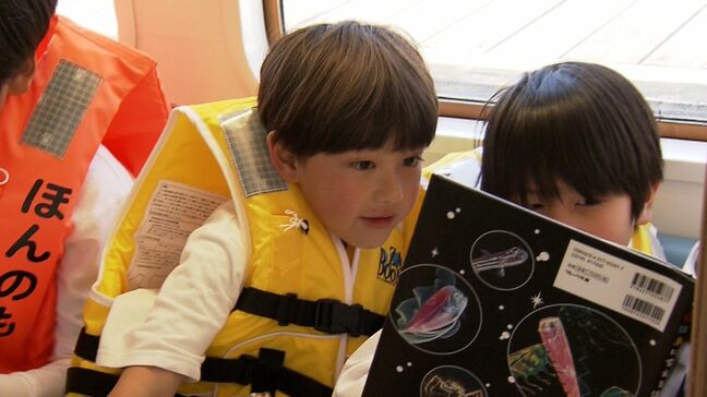 瀬戸の島々巡り 子どもたちに読書の楽しさを伝える “ほんのもり号” 就航 「海の上にいながら本を読めるのが楽しいです」【香川】|TBS NEWS DIG