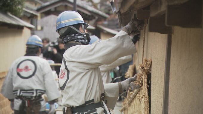 金沢の武家屋敷で「薦外し」　城下町が春の装いへ　|　石川県のニュース｜MRO北陸放送
