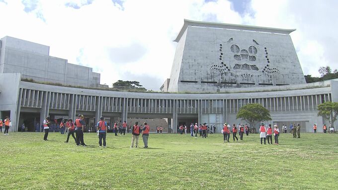 弾道ミサイルが発射されたことを想定し浦添市で住民避難訓練|TBS NEWS DIG