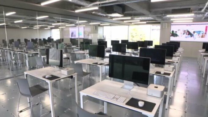 松山大学情報学部の新校舎が完成 壁と床面に大型LEDビジョン 愛媛県・松山市|TBS NEWS DIG