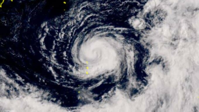 【台風情報・午後4時半更新】西へ？東へ？台風9号（クローサ）ウロウロゆっくり北上　2～3日頃にかけ関東・東海・近畿・甲信・北陸・東北に接近の可能性　日本上陸の恐れも…　今後の進路は？【気象庁の最新情報・雨風シミュレーション】|TBS NEWS DIG