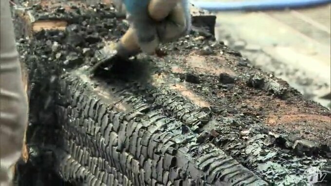 「何年かけても元に戻ってほしい」拝殿全焼の「神明宮」　焼けこげた木材の炭化した部分を鎌で剥ぎ取る再生作業　青森県五所川原市　|　青森のニュース│ATV NEWS│青森テレビ