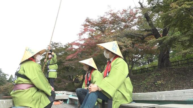 27日開幕の「弘前城菊と紅葉まつり」に向け　お濠を運航する観光舟の船頭たちが練習に励む　2023年は初の夜間運航も予定|TBS NEWS DIG