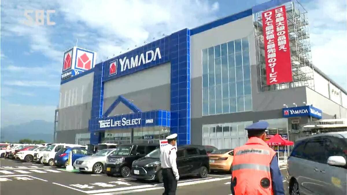 約1600人が行列　 須坂市に「ヤマダデンキ」がオープン！「暮らしに関わるあらゆる商品がそろうのが特徴」10月3日開業の「イオンモール須坂」周辺では新店舗が次々と開店