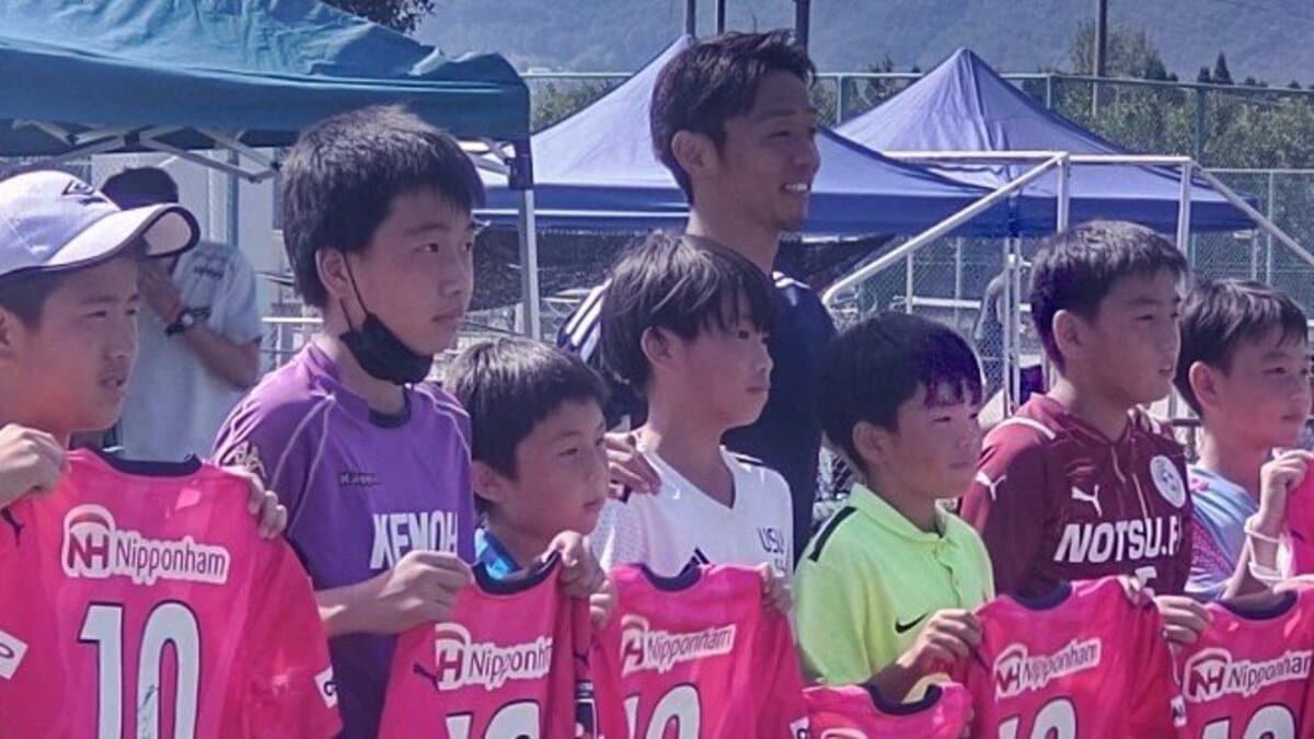 大分市出身の清武選手 小学生チームが交流試合 Obsニュース