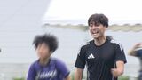 「フローラルの香りがした」日本代表戦デビューから5日 佐野航大選手が笠岡市で小学生にサッカー指導【岡山】 |TBS NEWS DIG