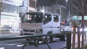 盗難トラックが東京都内で事故繰り返し逃走　自称・外国籍の男を確保|TBS NEWS DIG