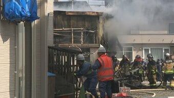 住宅街の物置で火事　一時、大量の黒煙が立ち上る　近隣の住宅にも一部延焼　けが人なし　北海道旭川市　|　北海道のニュース｜HBC北海道放送