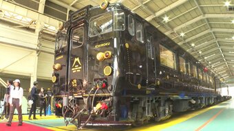 JR九州の新しい観光列車「かんぱち・いろろく」初披露　別府と博多を快適に結ぶ　|　OBSニュース