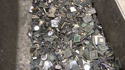もう金山ですね」1トンの基板から100グラムの金を回収することも 廃棄