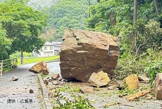 呉市の県道で落石　3m×3mの岩が道路塞ぐ　安浦町・広島　|　RCC NEWS | 広島ニュース | RCC中国放送