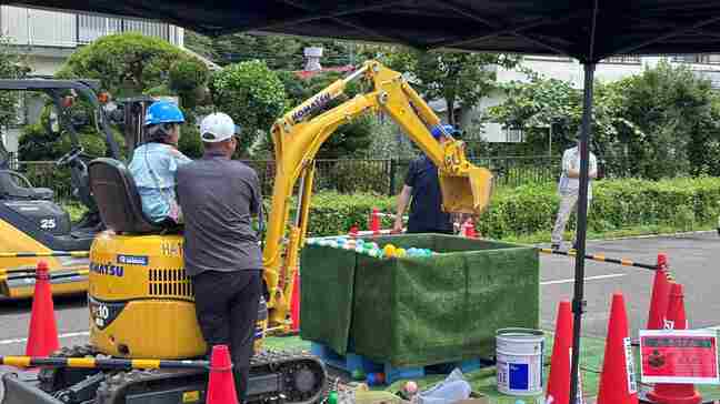 本物のクレーンなど重機でスーパーボールすくい 子ども向け「おしごとフェスタ」 福島・白河市 27日|TBS NEWS DIG