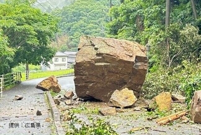 呉市の県道で落石 3m×3mの岩が道路塞ぐ 安浦町・広島|TBS NEWS DIG