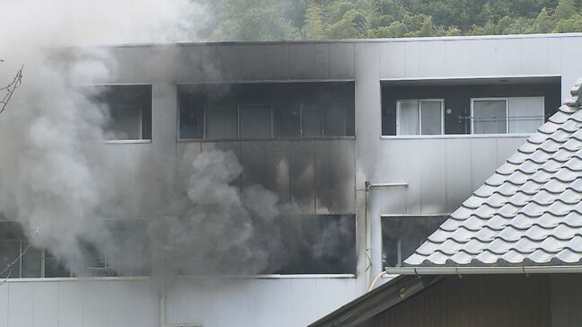 3階建てアパートで火事 外出先から戻った住民女性が軽傷 福島・いわき市|TBS NEWS DIG
