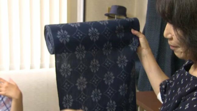 アートを学ぶ国内外の学生が松山の伝統工芸「伊予かすり」を体験 愛媛・松山市|TBS NEWS DIG