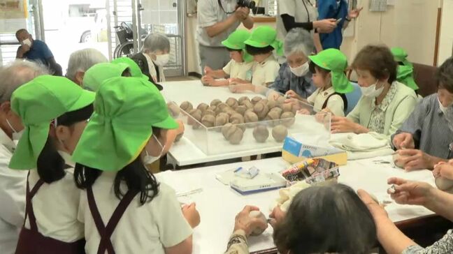 老人ホーム利用者と幼稚園児　一緒に野球ボール磨いて交流　鹿児島・鹿屋市|TBS NEWS DIG