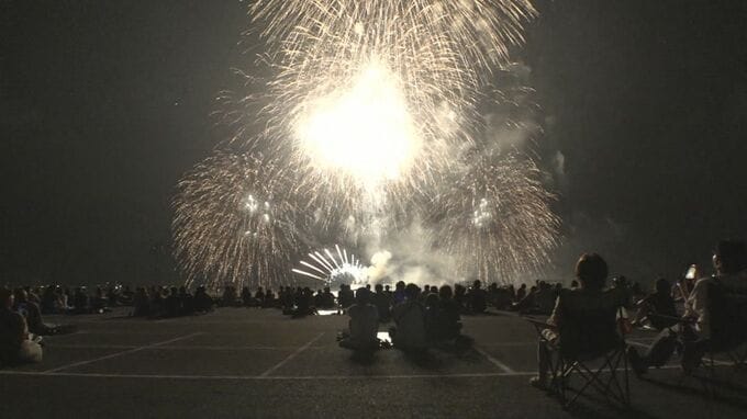 「休止方針」から寄付が集まり一転開催…資金・人手不足の「米子がいな祭」花火大会　8000発の花火が夜空を彩る「いやー、泣くのこらえてました」鳥取・米子市|TBS NEWS DIG
