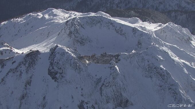 活火山「焼岳」の噴火警戒レベル１「活火山に留意」から２「火口周辺規制」に引き上げ　火口から約１キロに立ち入り規制　噴火にともない大きな噴石が飛散のおそれ　　|　名古屋・愛知・岐阜・三重のニュース【CBC news】 | CBC web