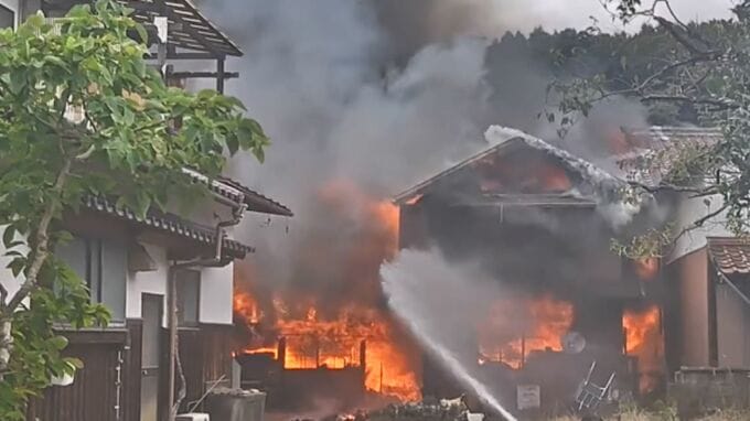【続報】１１棟が焼ける…７時間近くたってようやく鎮火　鳥取・江府町の民家火災|TBS NEWS DIG
