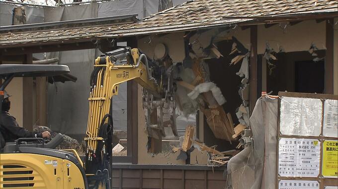 嵐山に放置の「鵜小屋」取り壊し始まる　金銭トラブルで建設中断し違法建築物に…京都府が「行政代執行」完了まで1か月かかる見通し|TBS NEWS DIG