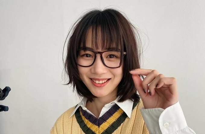【のん】　メガネをかけた知的な学生風ショットを公開　「メガネ美人なのん」と称賛の声|TBS NEWS DIG