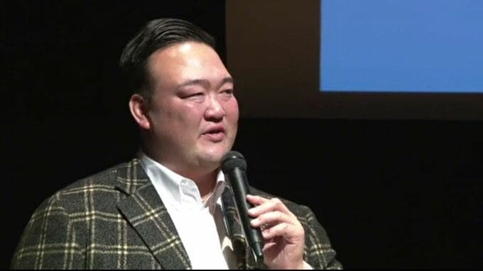 大の里は“パネル”で参加 師匠・二所ノ関親方が弟子の地元 石川・津幡町で講演 けがで無理をして引退を早めた自身の横綱時代の教訓を交え大の里の九州場所休場に言及|TBS NEWS DIG