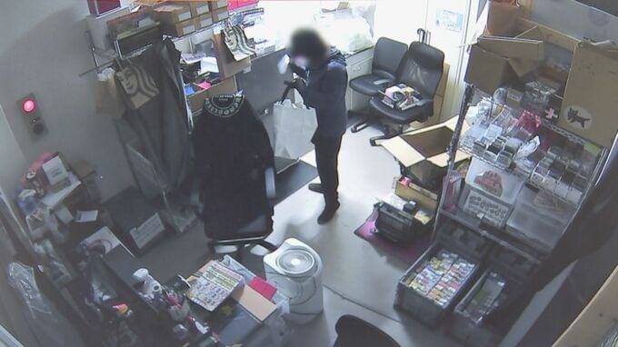 栃木・小山市でトレカ窃盗　わずか3分間の犯行…　防犯カメラが捉えた一部始終　栃木県警小山署|TBS NEWS DIG