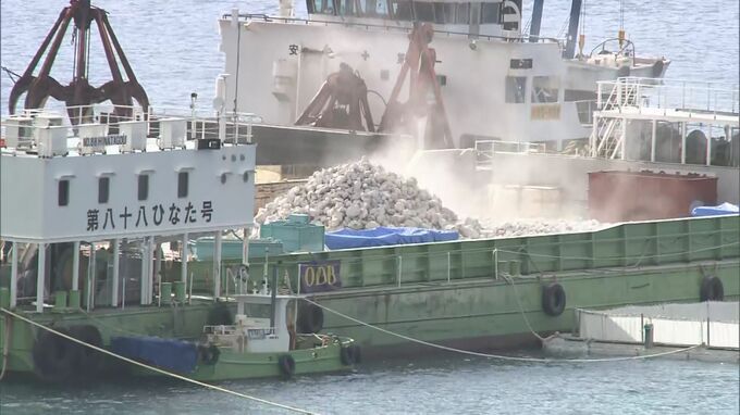 辺野古大浦湾側への工事再開から一夜　白い砂埃舞う中、きょうも石材投下に向けた作業進む　|　沖縄のニュース｜RBC 琉球放送