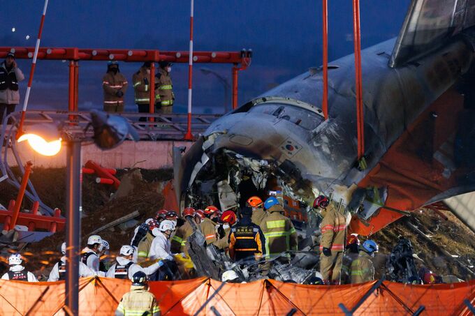 韓国旅客機の着陸失敗で死者179人、車輪作動せず炎上－生存者は２人