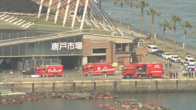 観光名所 唐戸市場の目の前で　車両が転落、下関市内の男性(64)死亡　山口・下関　|　山口のニュース・天気・防災｜tys NEWS｜ｔｙｓテレビ山口