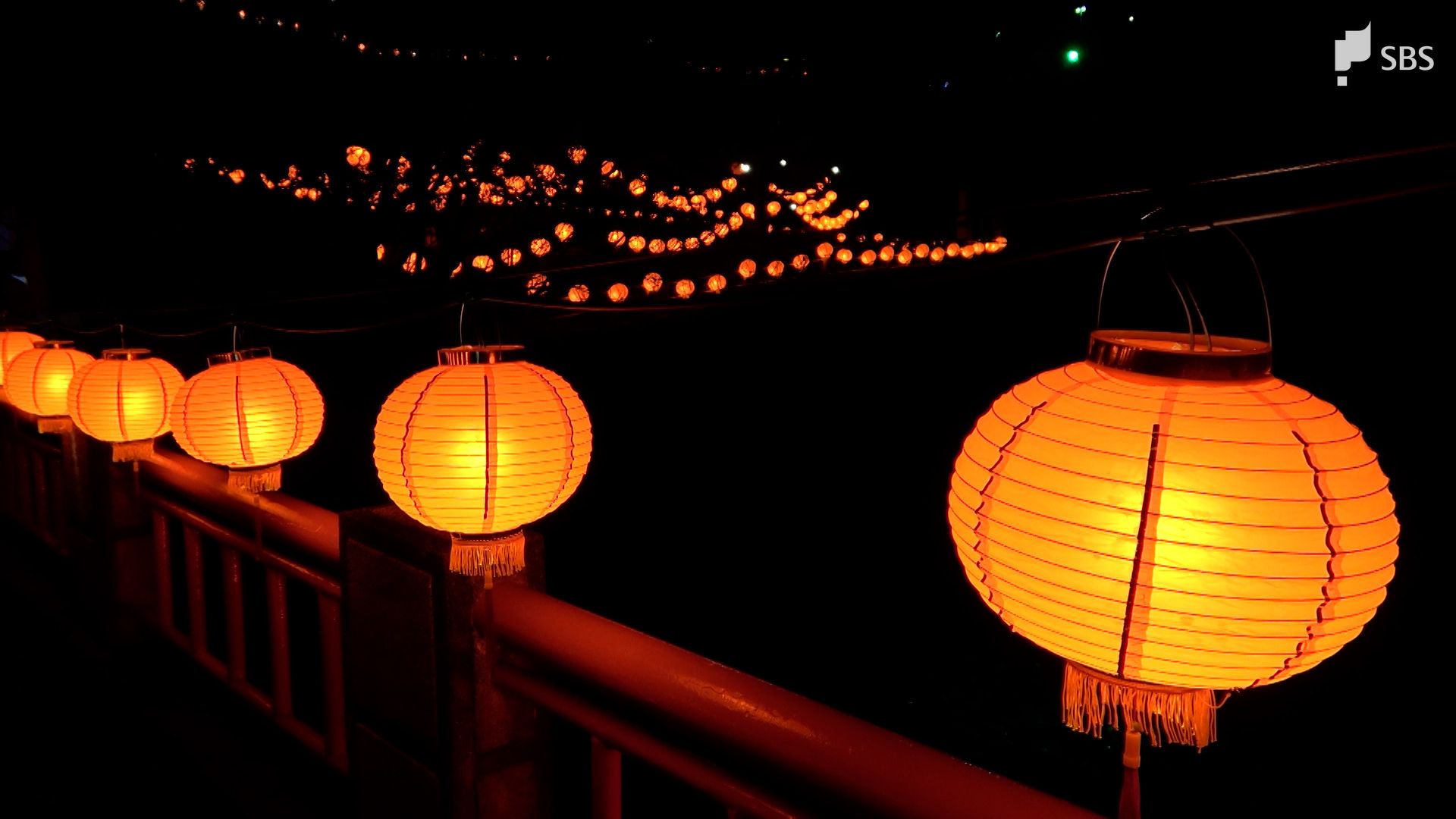 熱川に九份が灯る 約800個の台湾提灯が温泉街を幻想的な雰囲気に 大