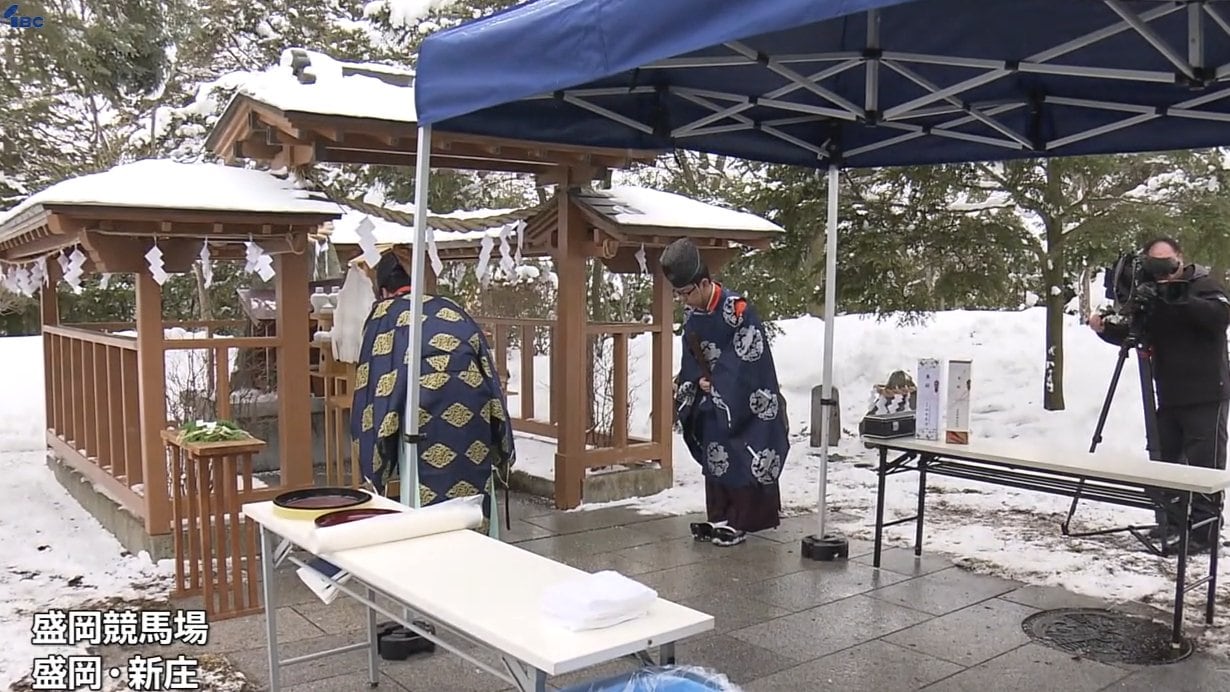 1年間の競走馬やレースの安全を祈願 岩手競馬調教始め式 盛岡競馬場