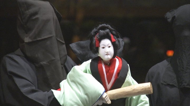 1体の人形を3人で操る 江戸時代から伝わる人形浄瑠璃 「笹子追分人形芝居」公演 TBS NEWS DIG