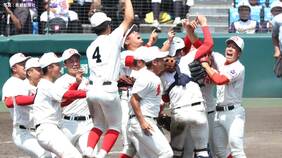 【甲子園】智弁和歌山が5年ぶり4度目の夏優勝! 健大高崎との激闘制す PL学園に並び歴代5位 県勢9度目制覇は全国単独2位に 8回にスクイズ&暴投で逆転|TBS NEWS DIG