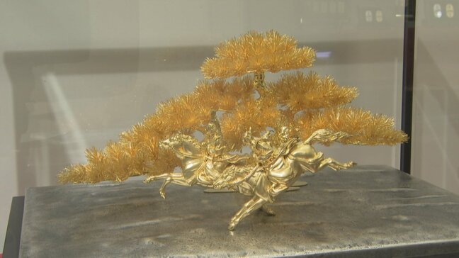 総額およそ10億円　純金や18金で作られた黄金作品の展示販売会　金の価格は高値続く　甲府・岡島|TBS NEWS DIG