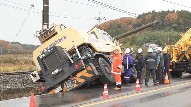クレーン車が路肩にはみ出す 並走ののと鉄道もダイヤに乱れ 石川・七尾市の県道|TBS NEWS DIG