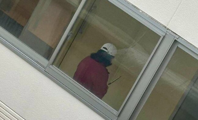 「教室から出ないで」響く校内放送…山形市の惺山高校に包丁2本を持った女　現行犯逮捕の瞬間　女は自称・新庄市の38歳…警察が動機など調べを進める|TBS NEWS DIG