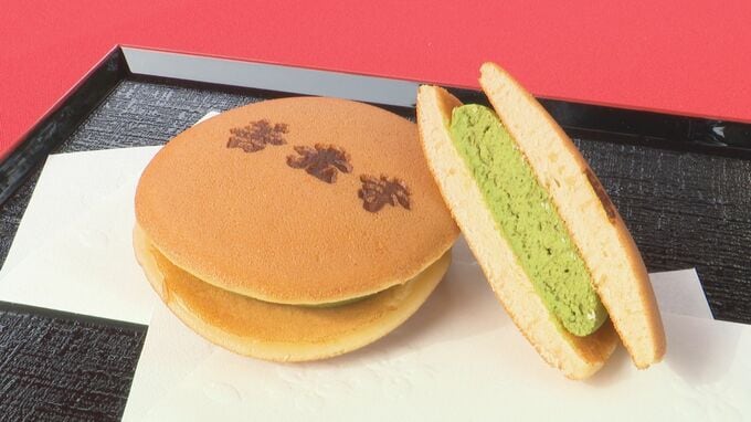 信州初出店　大手飲料メーカーが手がける「和風カフェ」　善光寺の境内にお目見え　善光寺の焼き印が入った「抹茶生どら焼き」長野　|　SBC NEWS | 長野のニュース | SBC信越放送