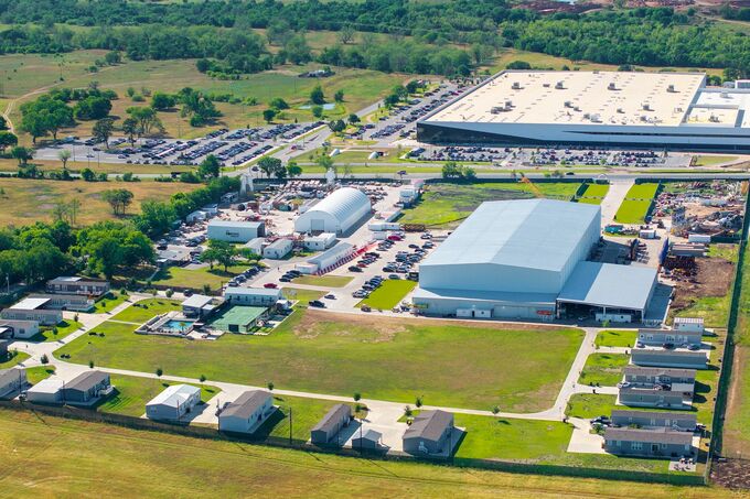 スペースＸ、社員用レクリエーション施設建設へ－バスケコートも整備