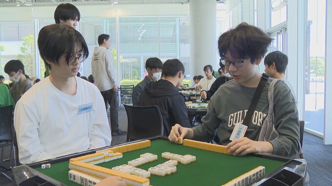 “思考力”や“計算力”を養う頭脳ゲーム「麻雀」　小学生から高校生まで60人が真剣に牌に向かう　甲府市・子ども健康麻雀フェス　|　山梨のニュース | ＵＴＹテレビ山梨