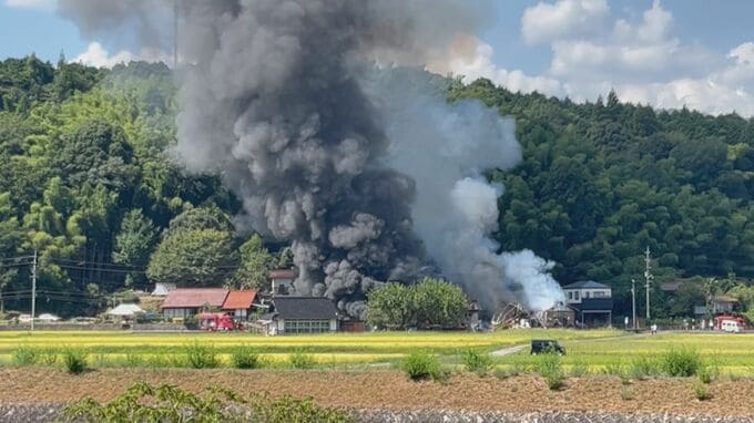 安芸高田市八千代町で民家を焼く火事　建物４棟か　60代男性がけが　|　RCC NEWS | 広島ニュース | RCC中国放送