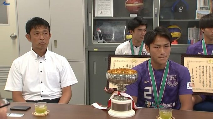 インカレでも活躍を　富士大学（岩手・花巻市）サッカー部が県庁で総理大臣杯の優勝を報告|TBS NEWS DIG