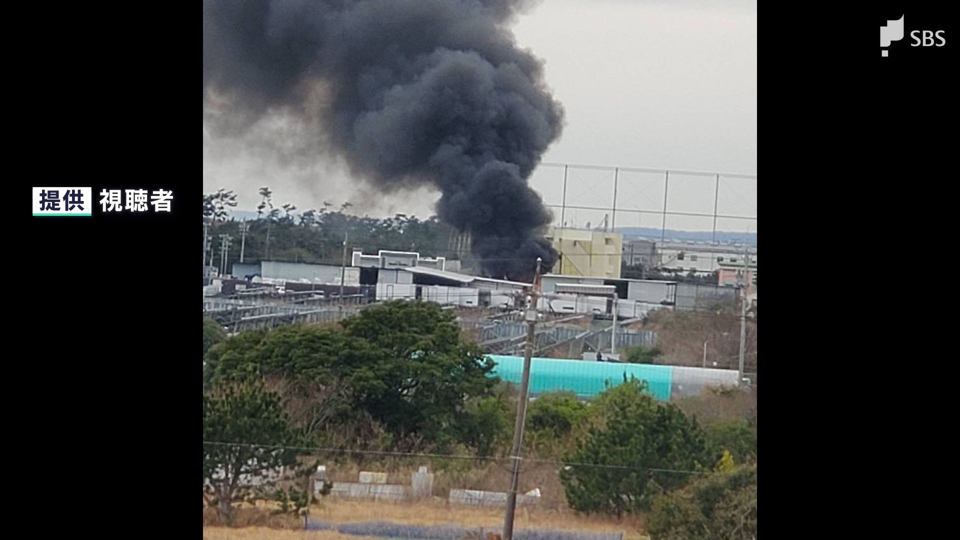 黒煙と爆発音が…」プラスチック類が炎上 消防が消火活動続ける＝浜松