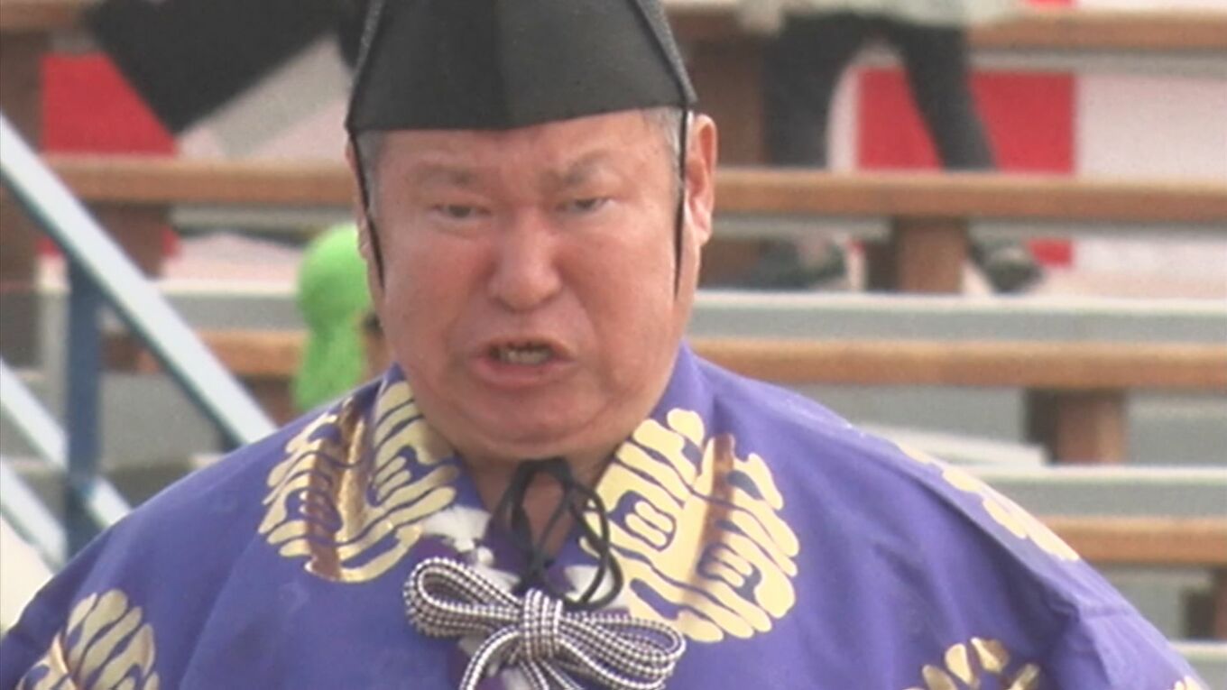 約5000人が詰めかけた大相撲出雲場所 4年ぶり開催の出雲巡業で土俵に立った立行司「第41代・式守伊之助」…実は地元・出雲出身で「最高の花道 ...